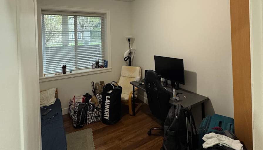 Saar's room