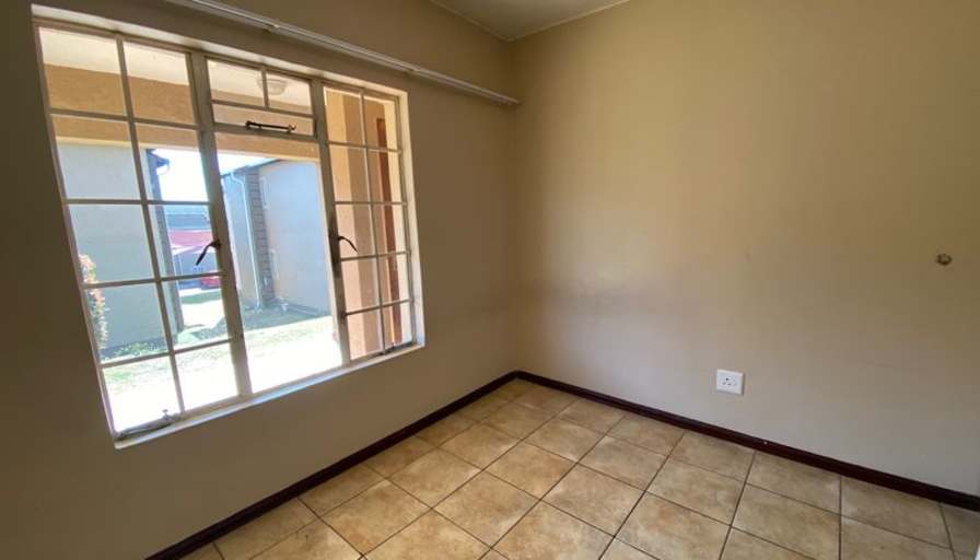 Nehemiah Edjuku's room