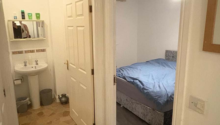 Hamudi's room