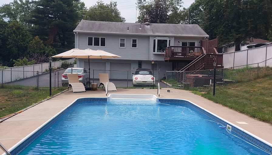 Westwood Poolhouse's room