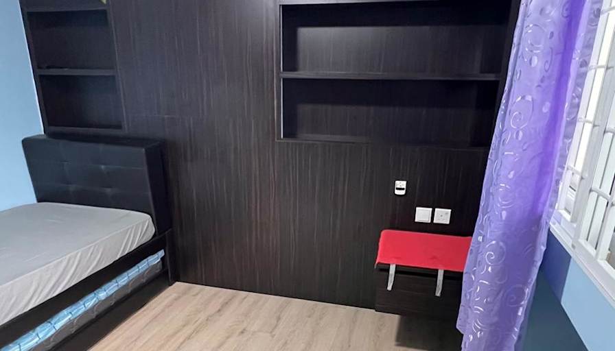 Viknes's room
