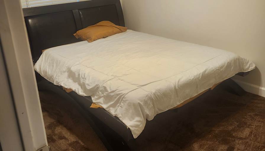 Eshaq's room