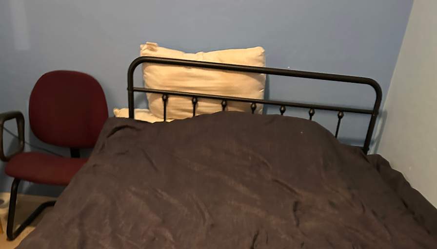 kiyoumarceFaridian's room