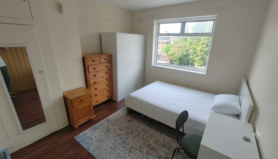 Glenn's room