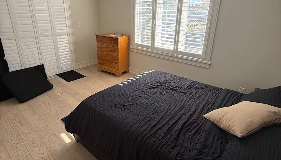 Nader's room