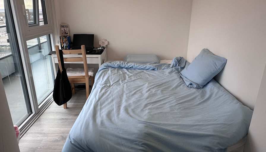 Hyun's room