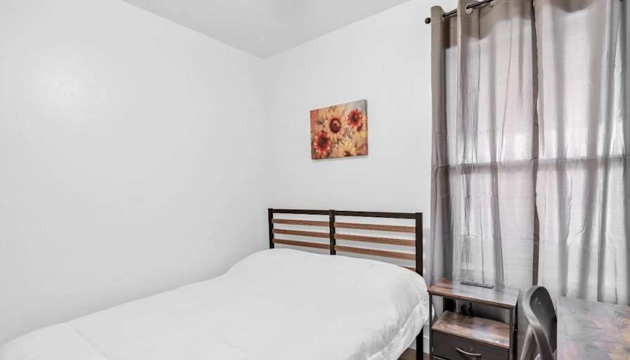 Magali A.'s room