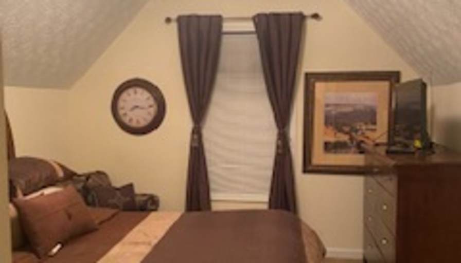 KIMBERLY L GROSS's room