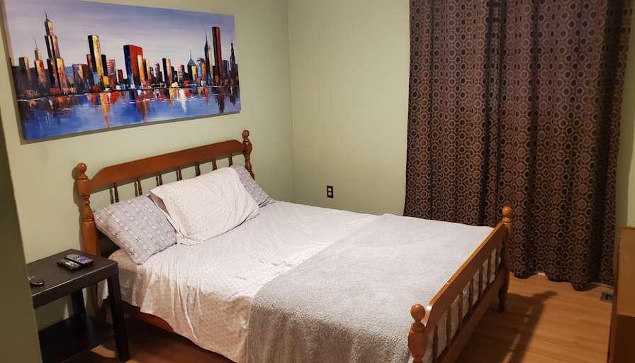Enrique's room