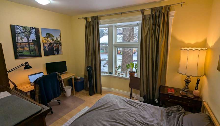 Max Midwinter's room