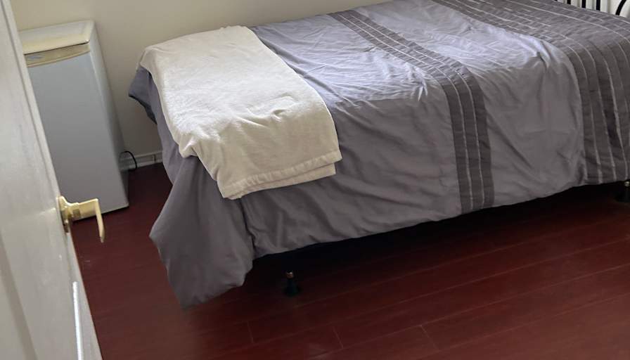 Moe's room