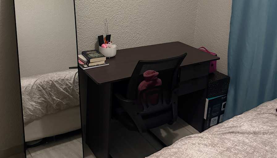 Inno's room