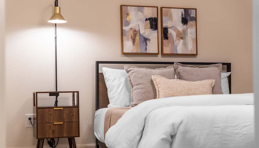 Tomic Properties's room