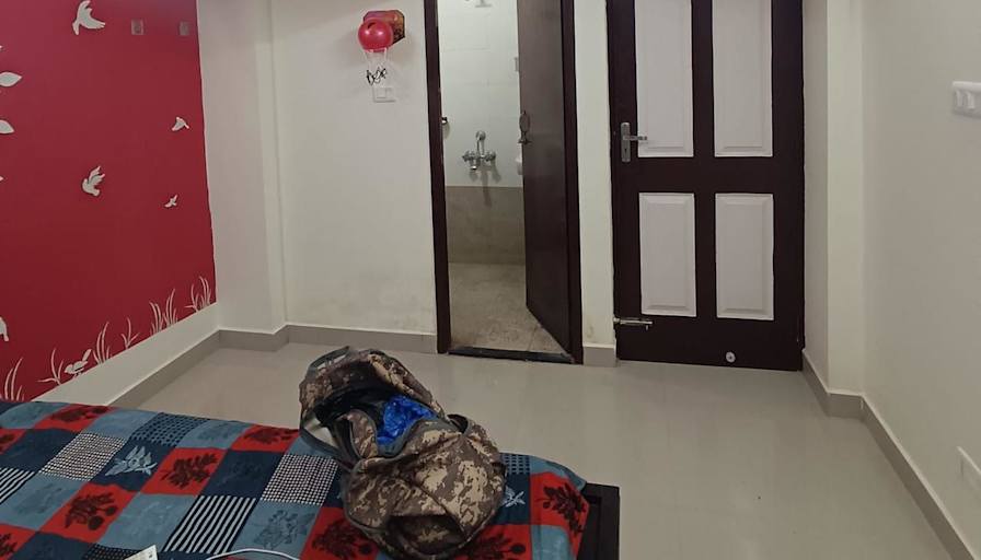 Oviya's room