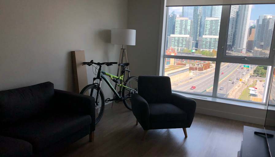 Luis's room