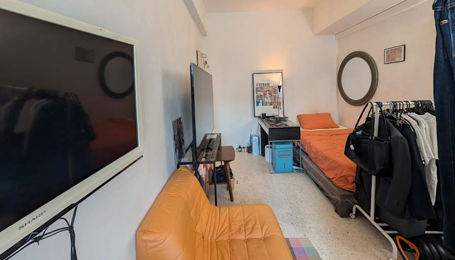 Kan's room