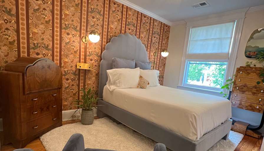 Lynn's room