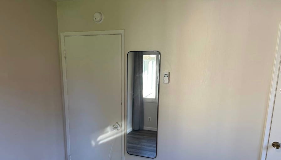 Everet's room