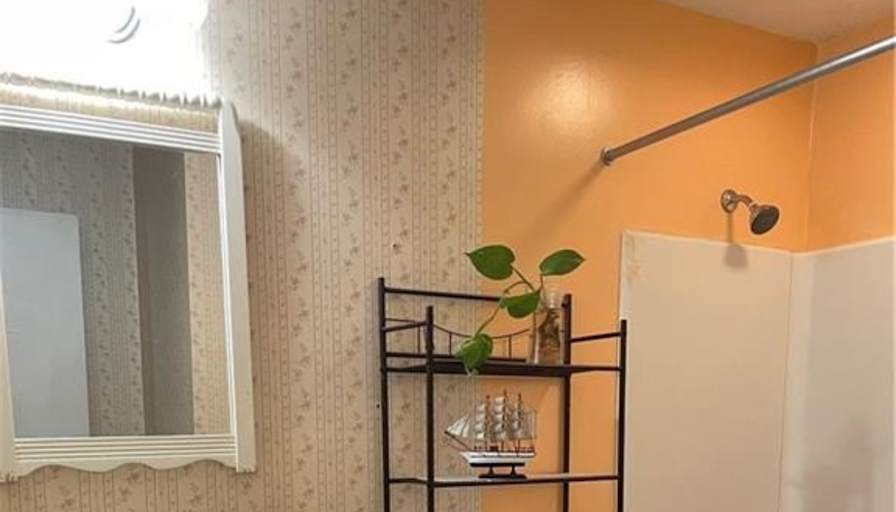 luis's room
