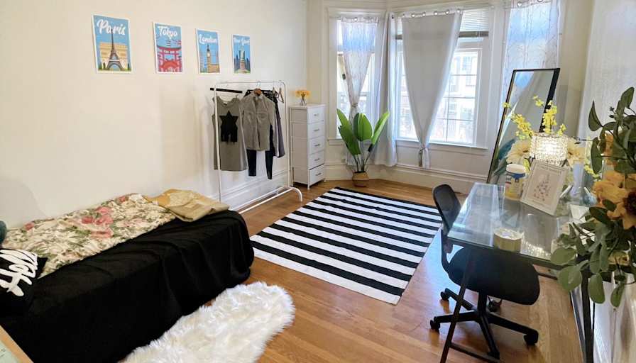 Suzie  Leung's room