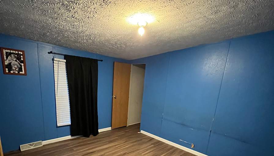 Andres's room