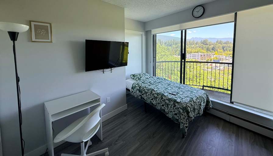 Oybek's room