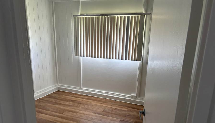 robert desrochers's room