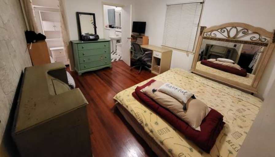 Furnished Private Room Shared Bathroom's room