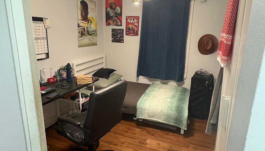 Beshoy's room