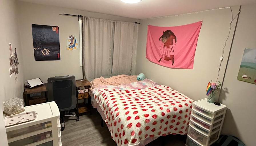 Cay's room