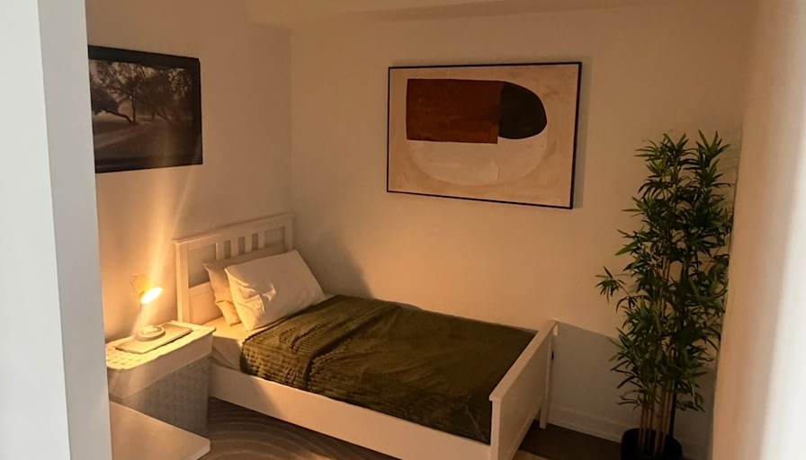 Abs Sims's room