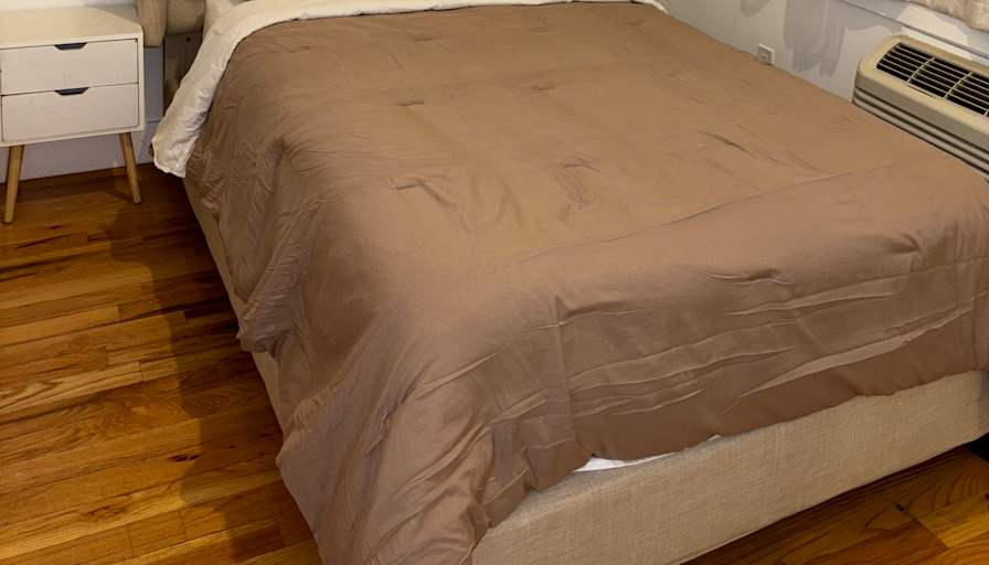 BROOKLYN APARTMENT SHARE LONG OR SHORT TERM's room