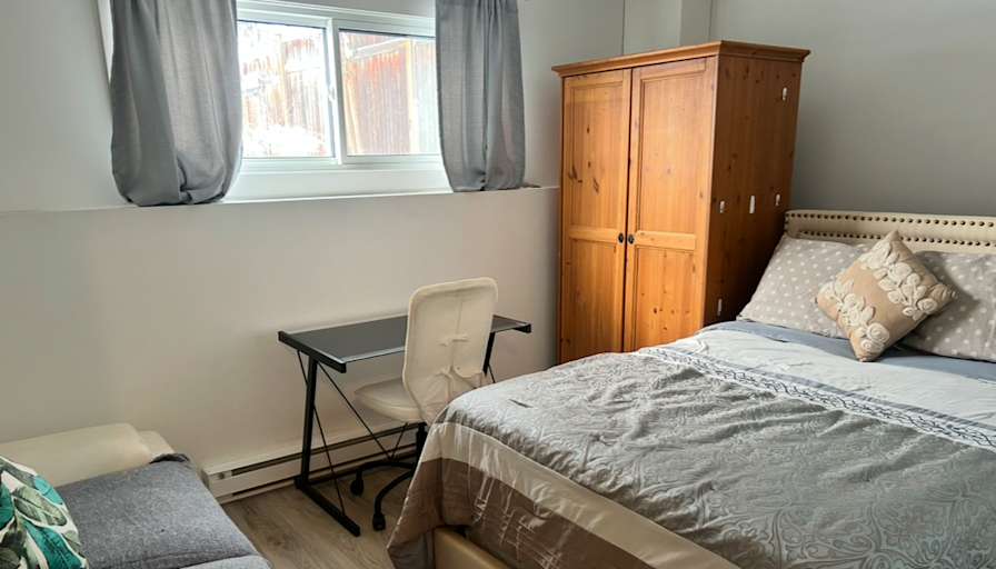 Katy Saunders's room