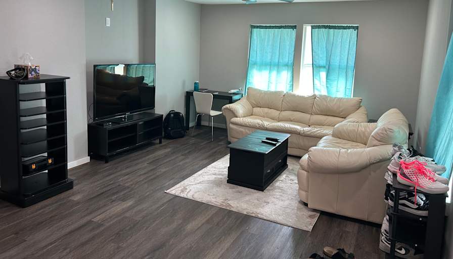Furnished room in a house | Enyart Street, Houston, T... – Roomies.com