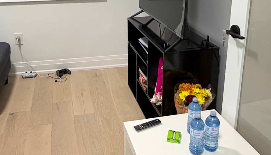 Tunji Oye's room