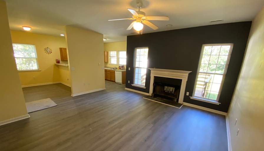 Alcove Rooms's room