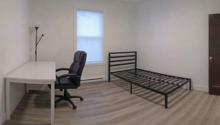 Leon's room