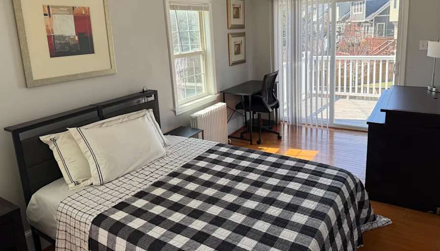 This cozy Washington home is waiting for you's room