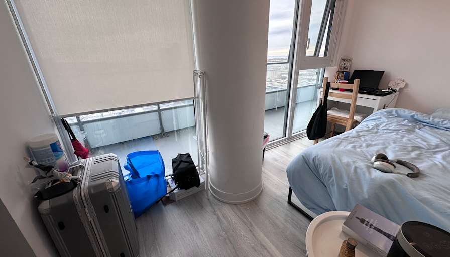 Hyun's room