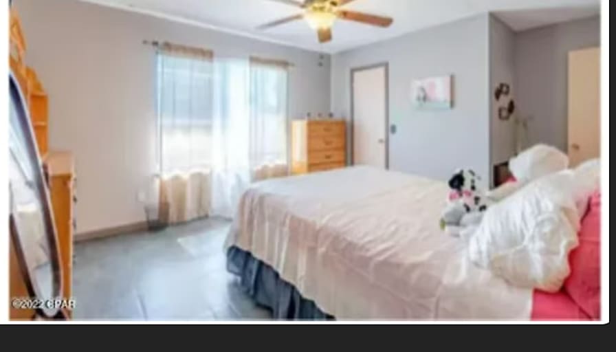 LEE's room
