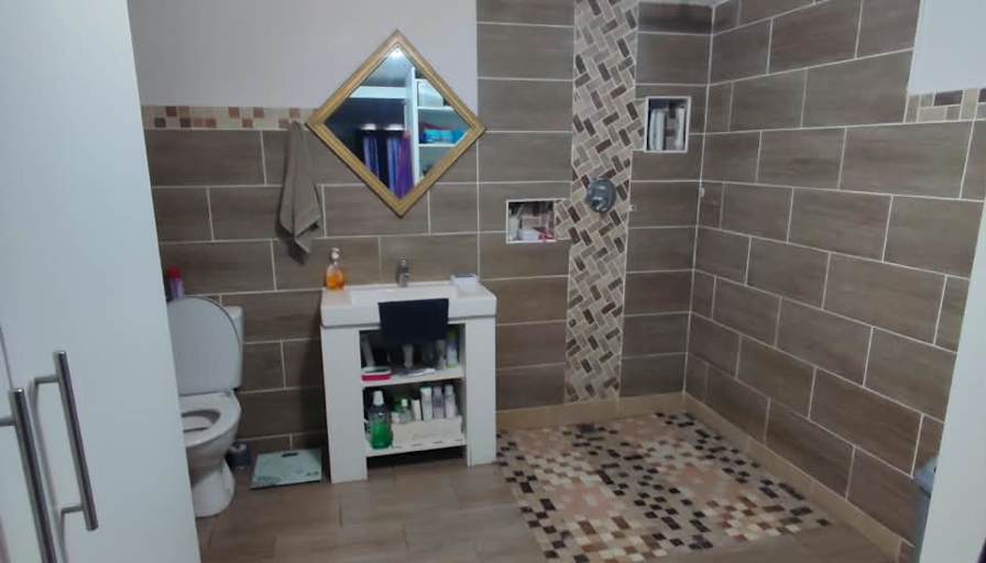 Dee's room