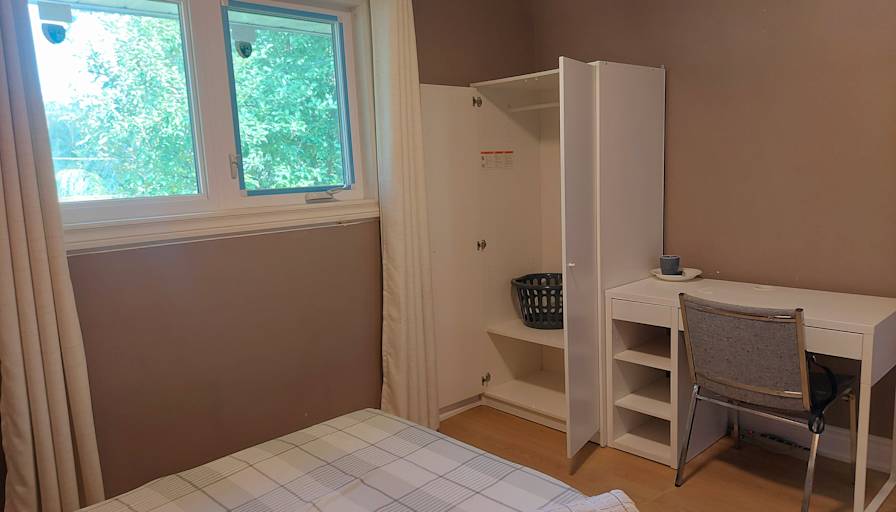 Lien's room