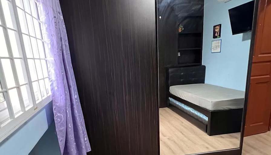 Viknes's room