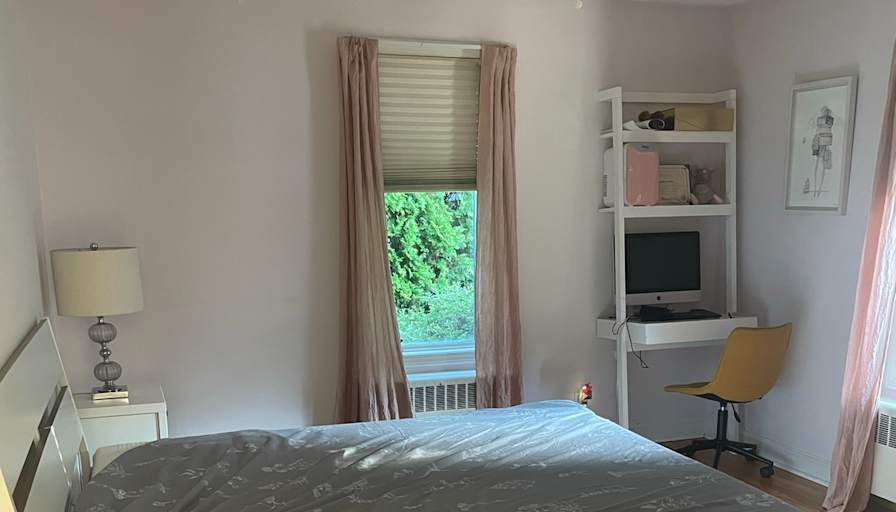 Carmen's room