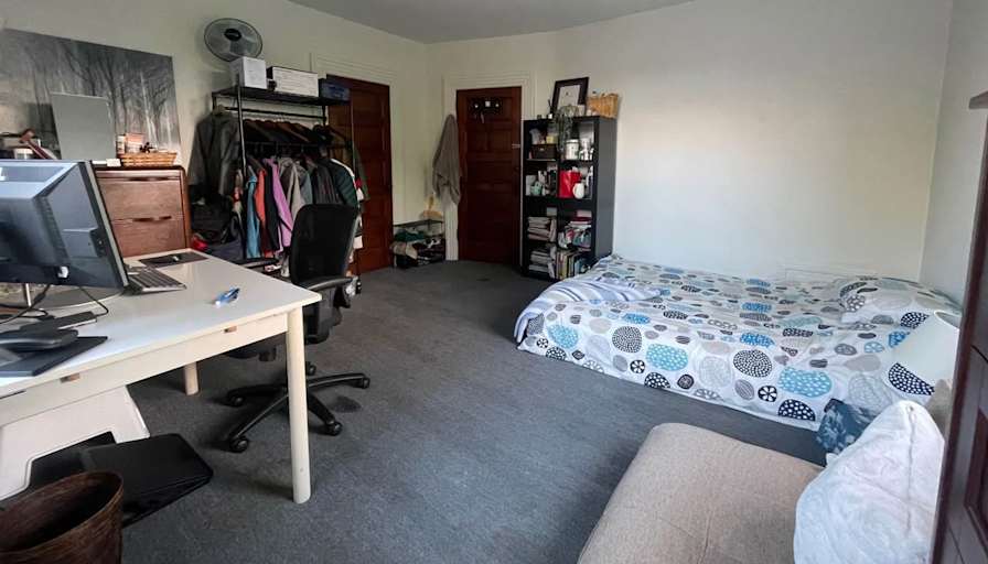 Lyle Povah's room