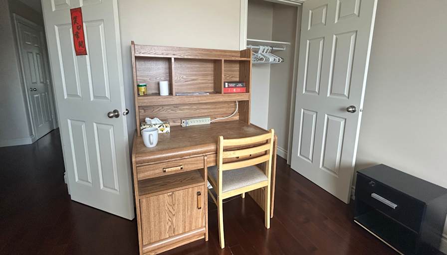 Tom Zhang's room