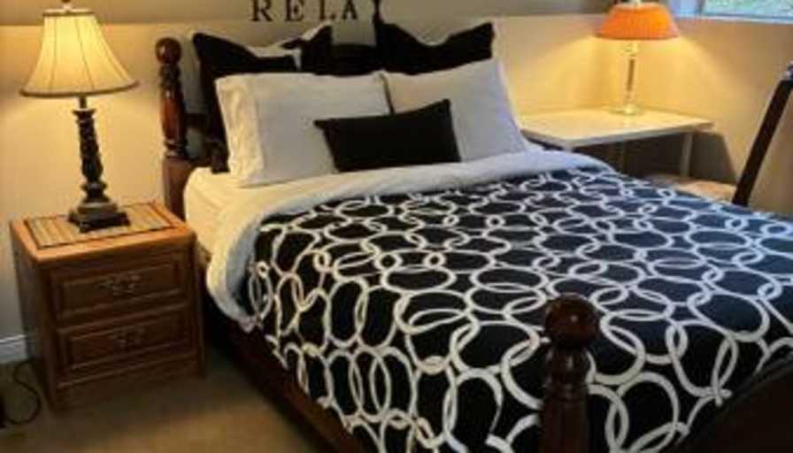 Comfy Room For Rent's room