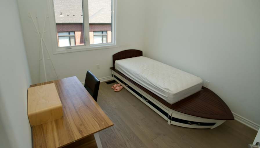 Shuotong's room