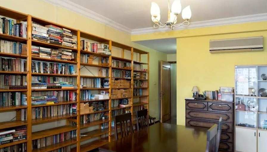 Ron's room