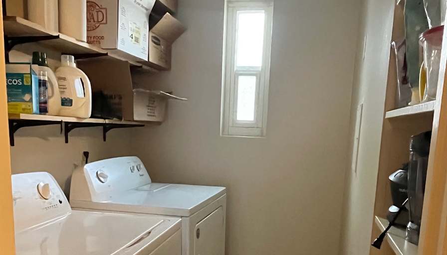 Leslie C.'s room